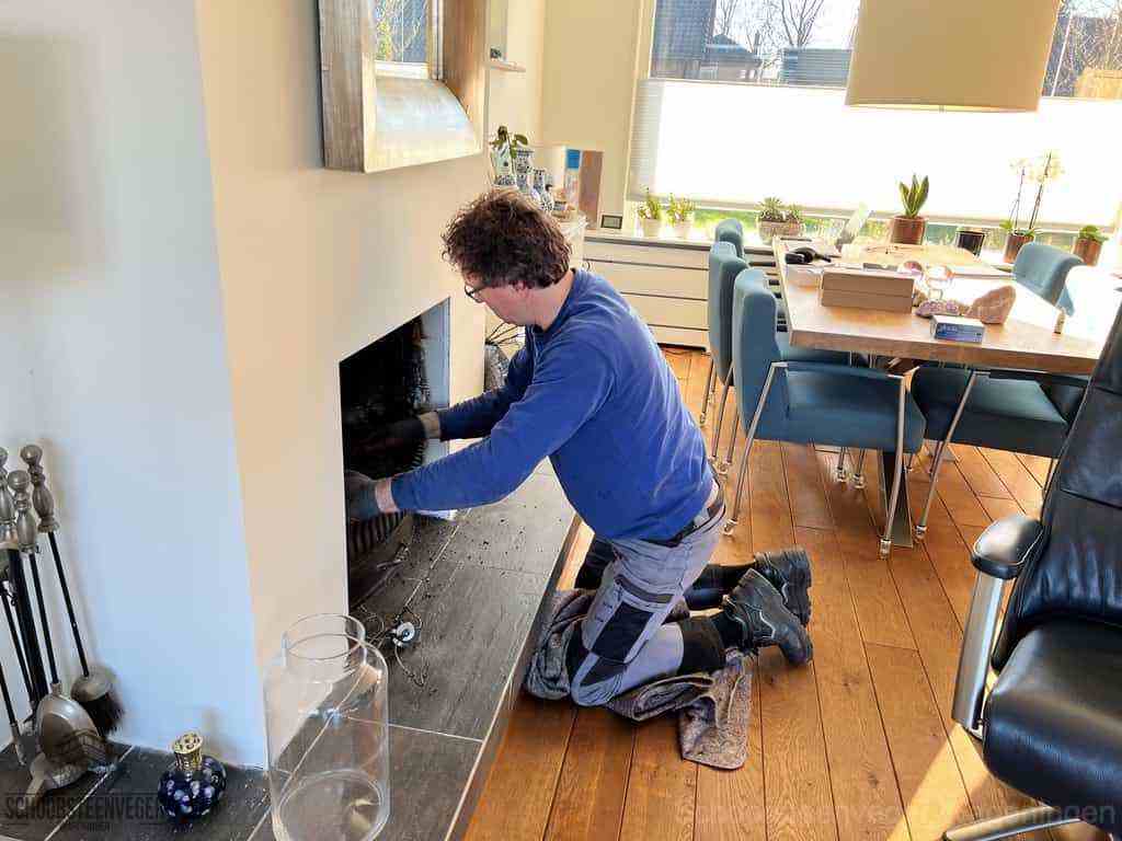 Schouwveger Wageningen kleed schoorsteenreiniger Schouwveger Wageningen kleed schoorsteenreiniger